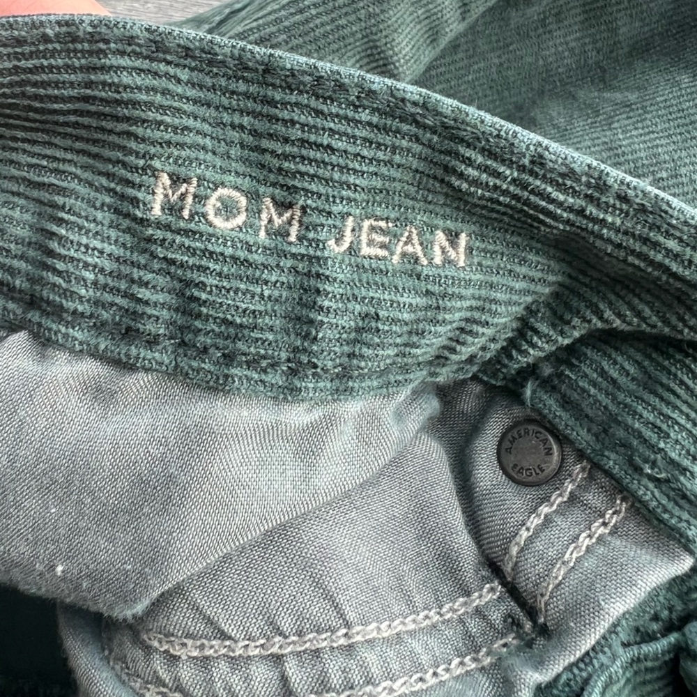 American Eagle Green Corduroy Mom Jeans Size 2 Regular - Picture 5 of 10